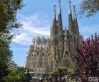 La Sagrada Familia, Katolik bir bazilika mimar Antoni Gaudí tarafından tasarlanan Barcelona'da olduğunu